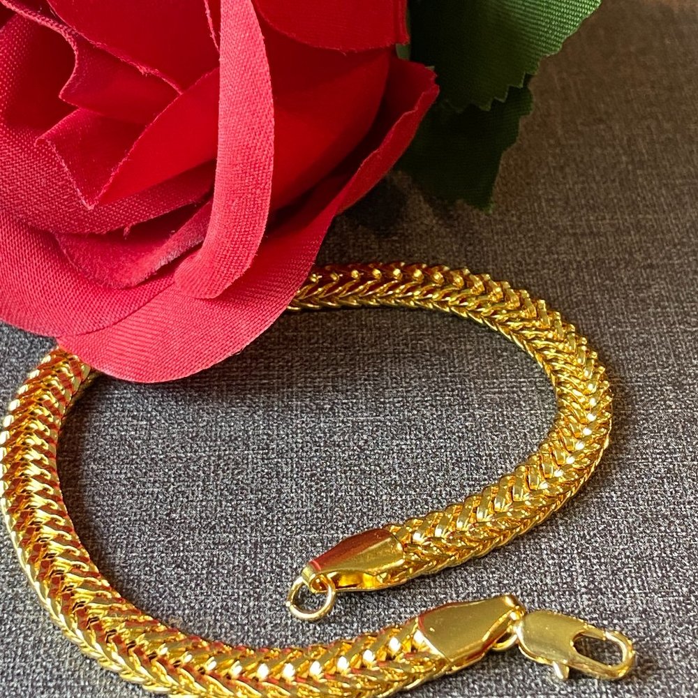 Gorgeous chain style Bracelet